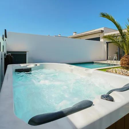 Emilio With Private Pool וילה
